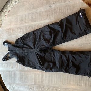 Like New Land’s End snow or ski bib size 4. Boy or girl.